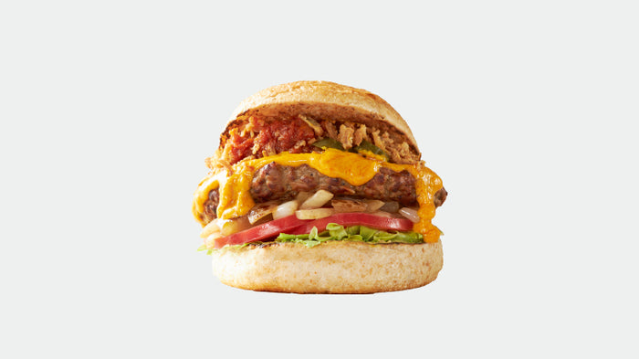 特製チーズソースとジューシーな植物由来パティが食欲をそそる